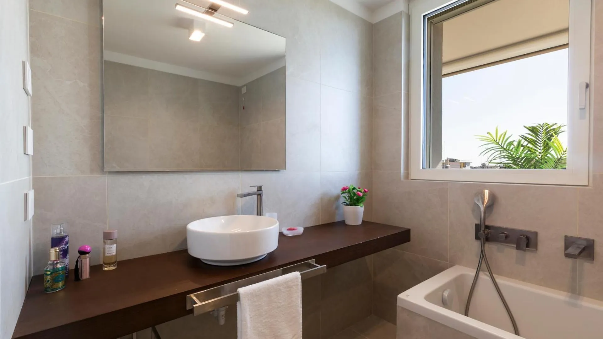 Torre Milano Luxury Apartment 0*,  Itália